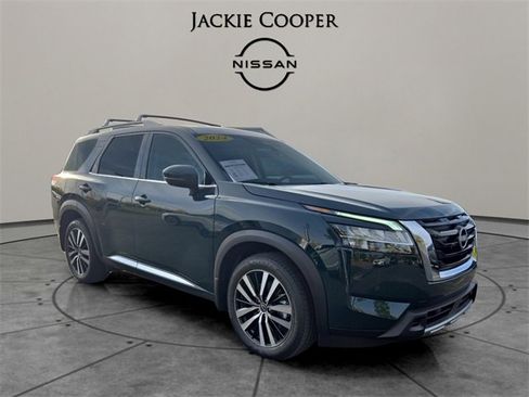 Certified 2024 Nissan Pathfinder Platinum w/ Cargo Package image 7