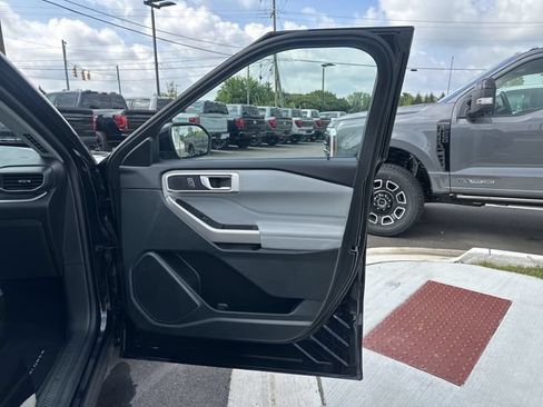 Certified 2023 Ford Explorer XLT w/ Equipment Group 202A AWD/4WD image 14