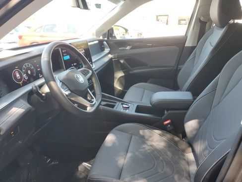 Certified 2026 Volkswagen Tiguan SE FWD image 24