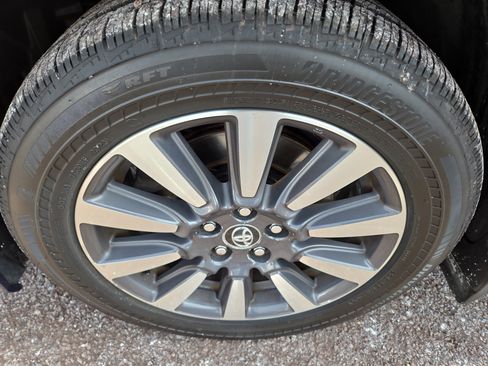 Certified 2019 Toyota Sienna XLE image 12