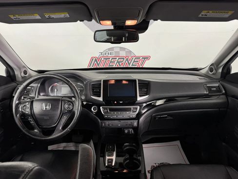 Used 2018 Honda Pilot Touring image 11
