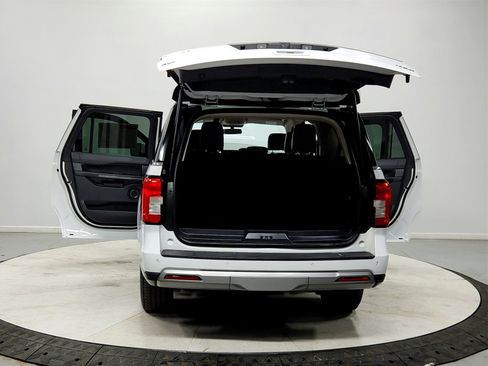 Used 2024 Ford Expedition Max XLT image 14