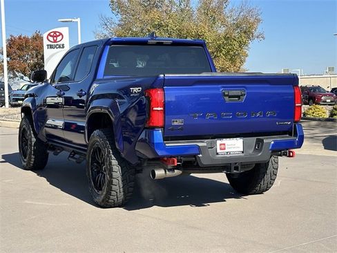 Certified 2025 Toyota Tacoma TRD Sport image 3