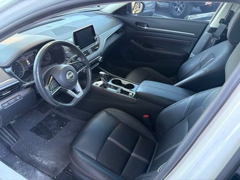 Used 2023 Nissan Altima 2.5 SR FWD image 4