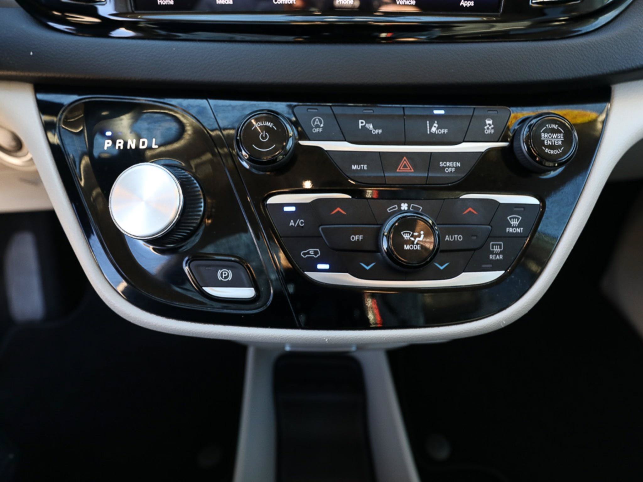 Used 2023 Chrysler Pacifica Touring-L FWD image 18