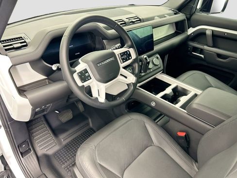 Used 2025 Land Rover Defender 110 S image 9