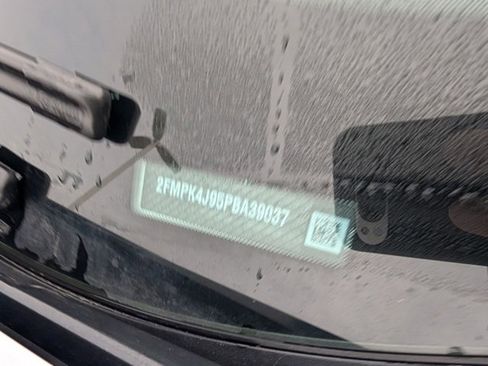 Used 2023 Ford Edge SEL image 34