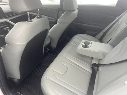 Used 2025 Hyundai Elantra Limited FWD image 12