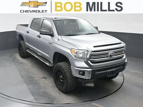 Used 2017 Toyota Tundra SR5 AWD/4WD image 1