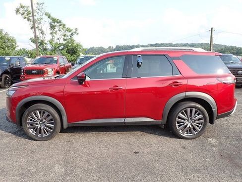 Used 2023 Nissan Pathfinder SL w/ SL Premium Package AWD/4WD image 2