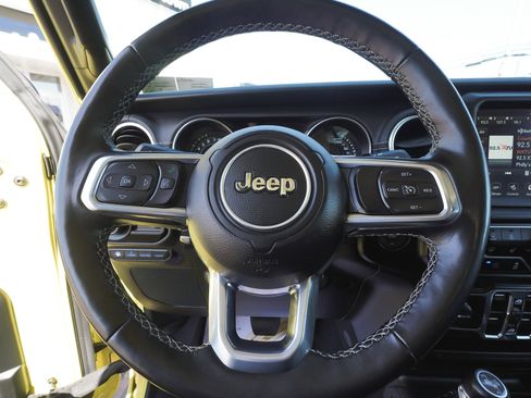 Used 2023 Jeep Wrangler Unlimited Sahara w/ Cold Weather Group image 17