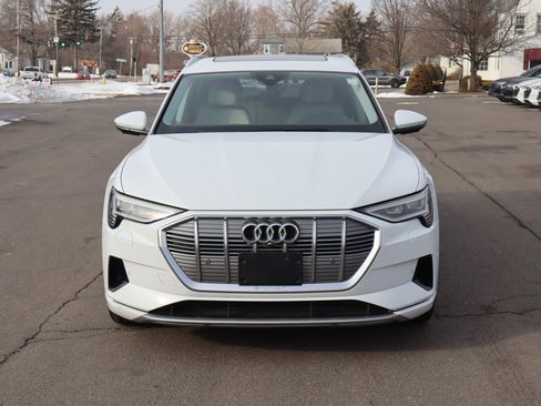 Used 2022 Audi e-tron Premium Plus w/ Premium Plus Package image 2
