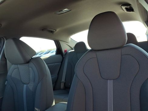 New 2026 Hyundai Elantra SE FWD image 5