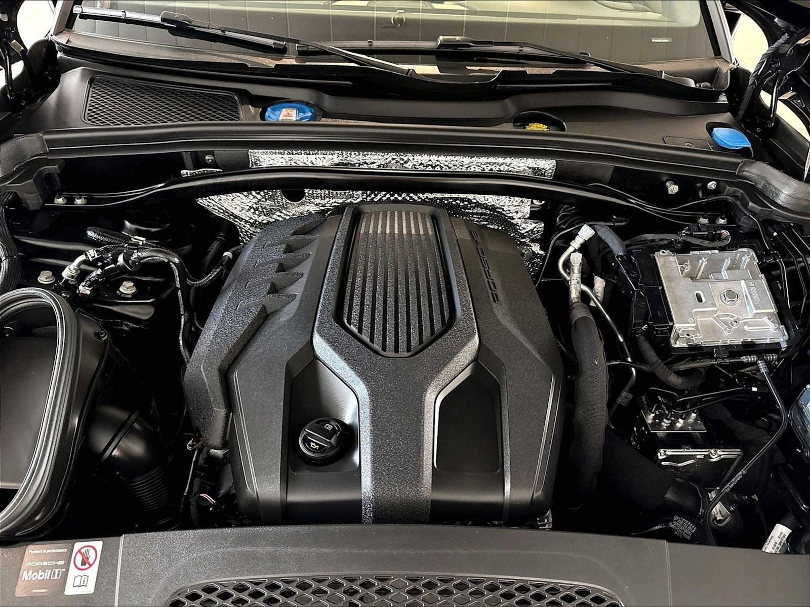 Used 2026 Porsche Macan AWD/4WD image 25