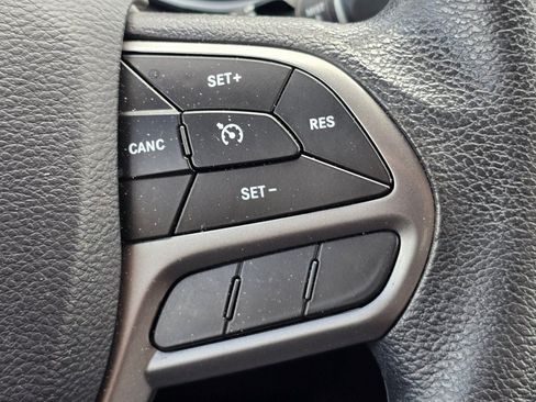 Used 2019 Jeep Cherokee Latitude w/ Popular Appearance Group AWD/4WD image 11