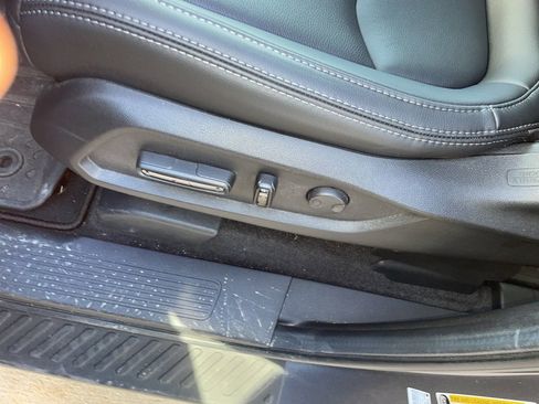 Used 2025 Honda Pilot EX-L image 5