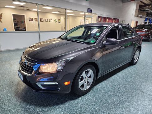 Used 2015 Chevrolet Cruze LT image 3