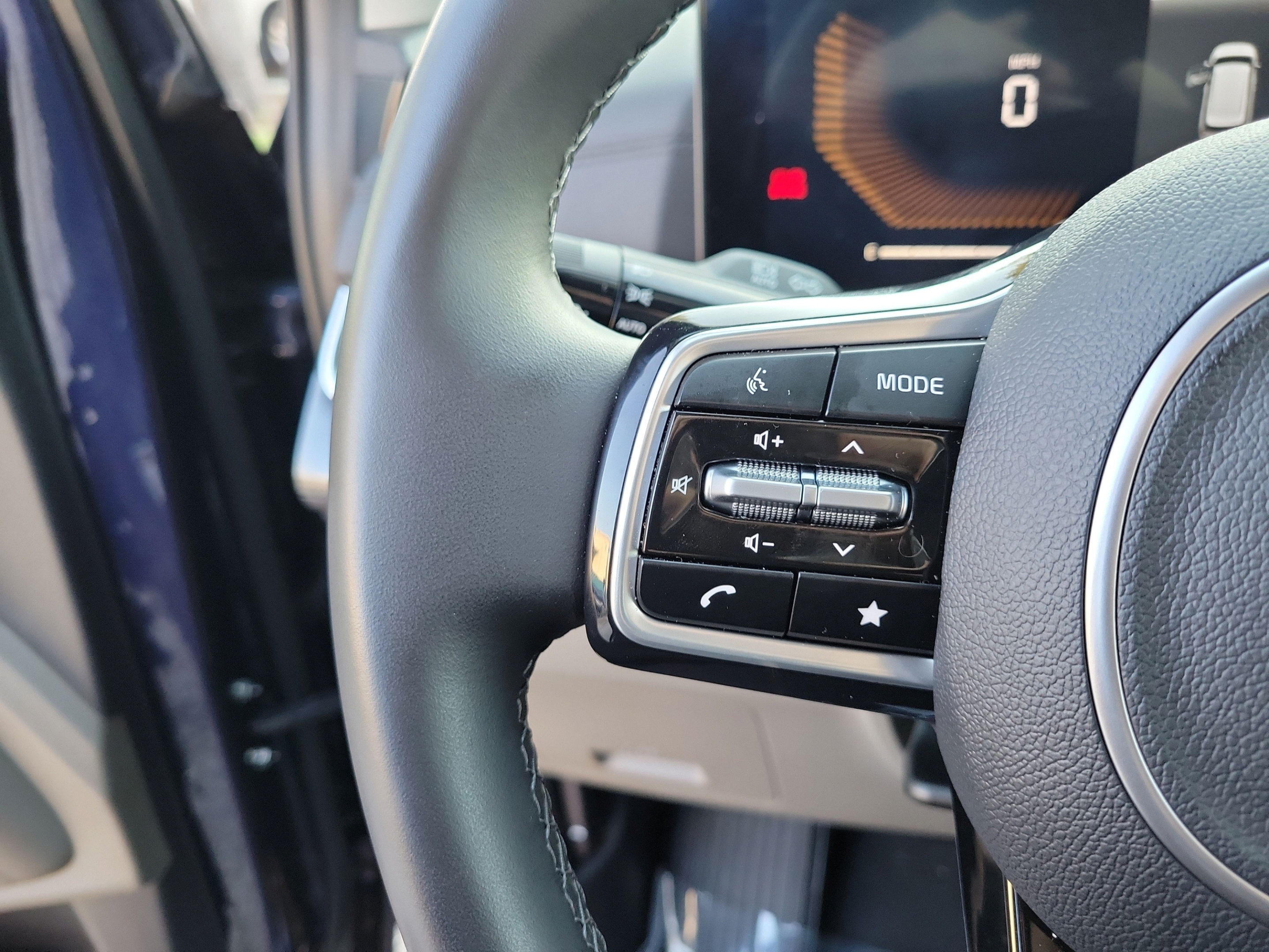 Certified 2026 Kia Carnival FWD image 26