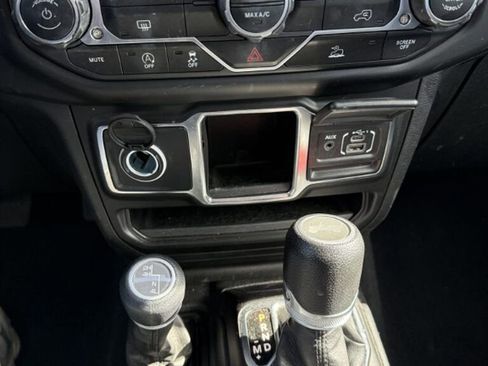 Used 2023 Jeep Wrangler Sport image 17