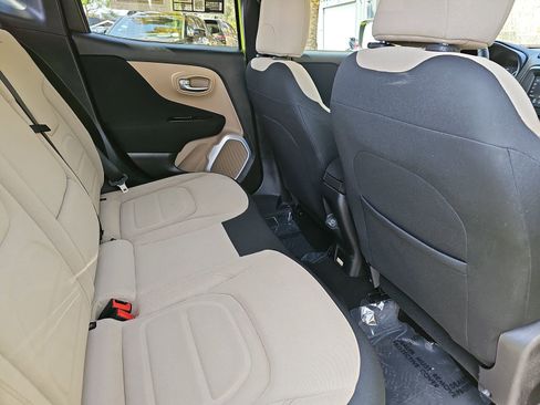 Used 2018 Jeep Renegade Latitude w/ Advanced Technology Group FWD image 11