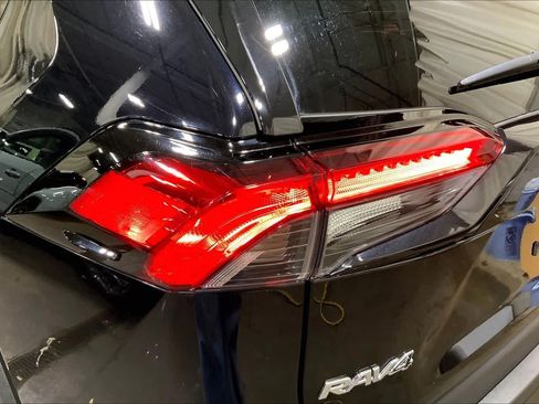 Certified 2025 Toyota RAV4 LE AWD/4WD image 29