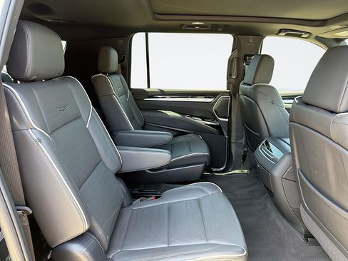 Used 2025 Cadillac Escalade ESV Sport AWD/4WD image 30