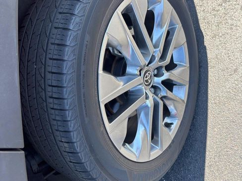 Certified 2020 Toyota RAV4 Limited FWD image 8