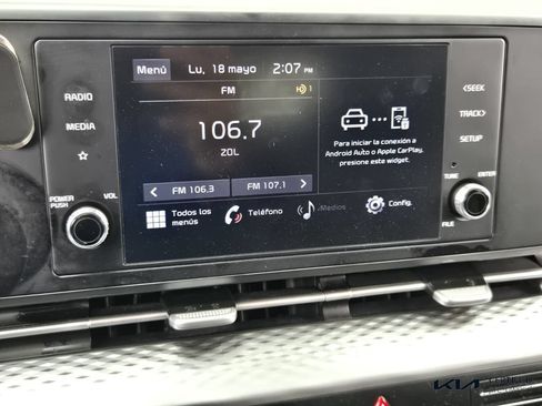 Used 2022 Kia Carnival LX FWD image 21