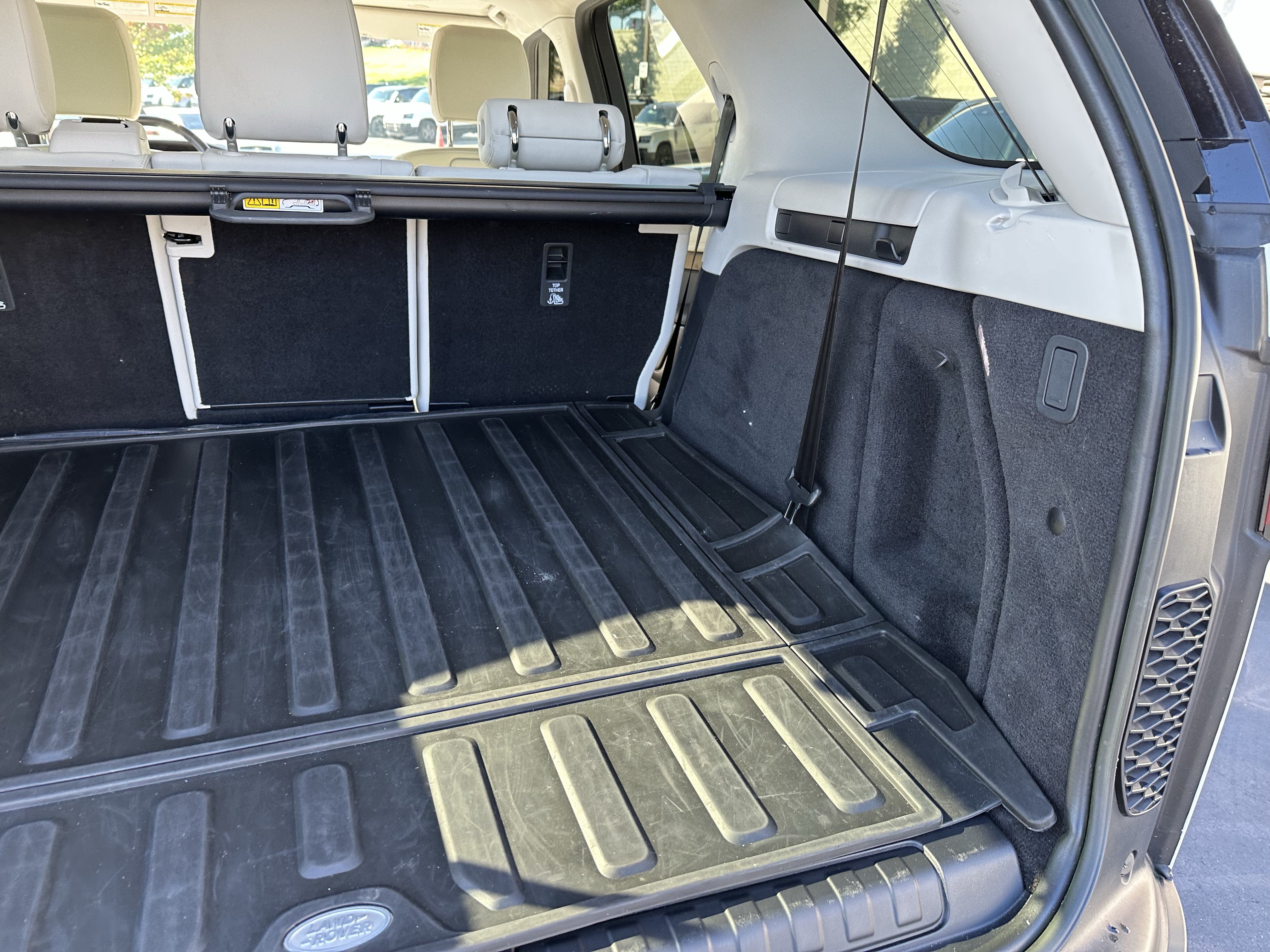 Certified 2023 Land Rover Discovery S AWD/4WD image 35