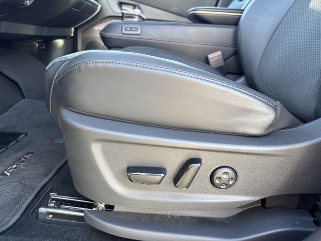 Used 2024 Nissan Ariya AWD image 9