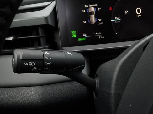 New 2026 Toyota RAV4 XSE AWD/4WD image 39