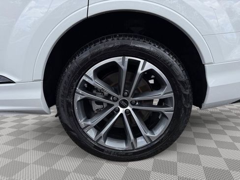 Used 2025 Audi Q7 2.0T Premium w/ Convenience Plus Package AWD/4WD image 12
