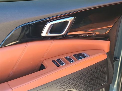 Used 2025 Kia Carnival SX Prestige image 18