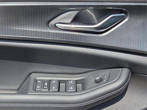 New 2025 Jeep Grand Cherokee Altitude image 13