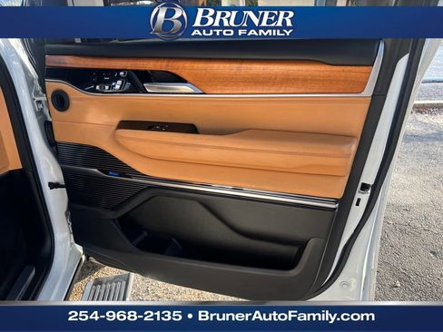 Used 2022 Jeep Grand Wagoneer Series III w/ Rear Seat Video Group 1 image 15