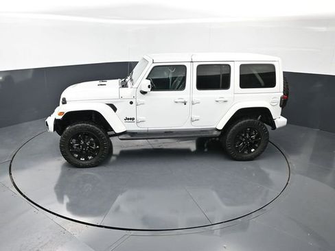 Used 2021 Jeep Wrangler Unlimited Sahara AWD/4WD image 17