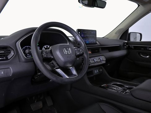 Used 2023 Honda Pilot Touring image 14