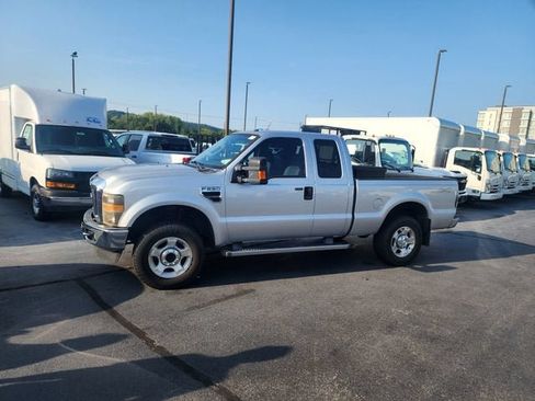 Used 2010 Ford F250 XL AWD/4WD image 2