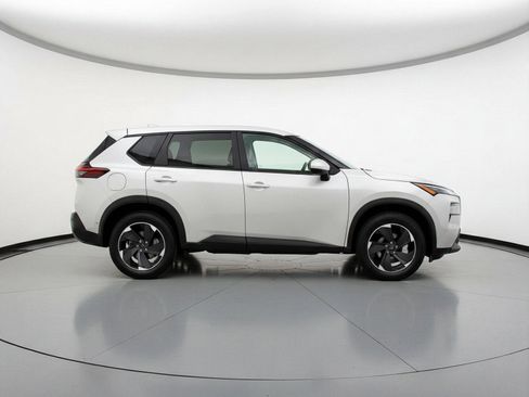 Used 2025 Nissan Rogue SV FWD image 11
