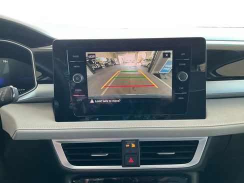 New 2025 Volkswagen Taos SE image 17