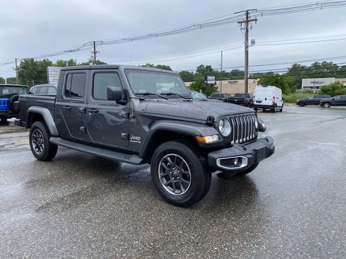 Used 2022 Jeep Gladiator Overland w/ Cold Weather Group AWD/4WD image 1