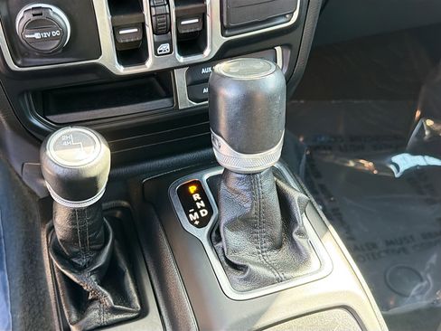 Used 2022 Jeep Wrangler Unlimited Sahara image 26