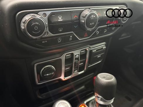 Used 2019 Jeep Wrangler Unlimited Sahara AWD/4WD image 17