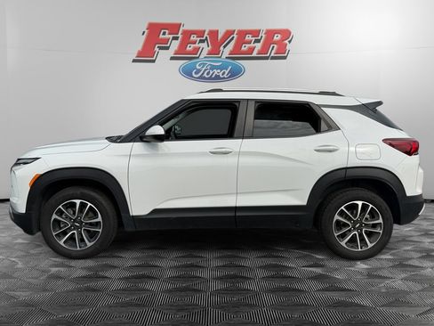 Used 2025 Chevrolet TrailBlazer LT AWD/4WD image 2