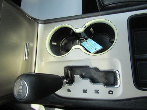 Used 2012 Jeep Grand Cherokee Laredo w/ Laredo E Group image 15