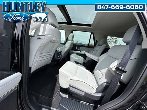 Used 2025 Ford Expedition Platinum w/ Platinum Ultimate Package AWD/4WD image 13
