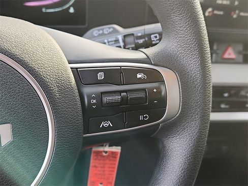 Certified 2025 Kia Sportage LX image 22