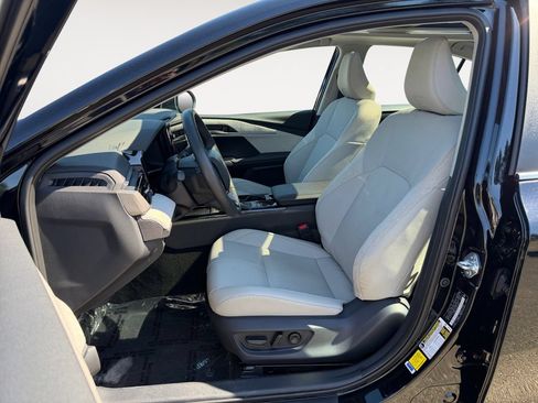 Used 2025 Toyota Camry XLE AWD/4WD image 7