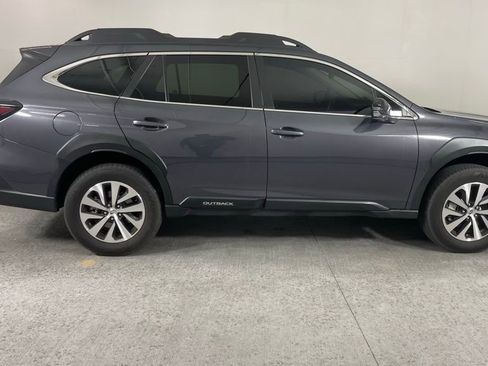 Used 2023 Subaru Outback Premium image 2
