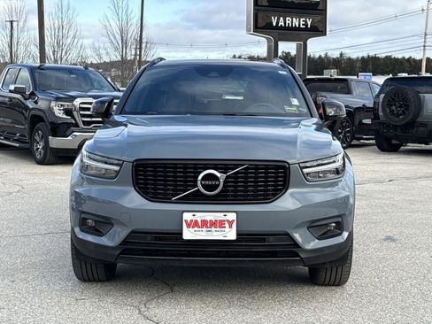 Used 2022 Volvo XC40 T5 R-Design image 2